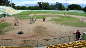 El estadio de béisbol  Hermano Suárez, que  es el principal de la provincia, está en pésimas condiciones. Los atletas y dirigentes esperan por su pronta remodelación. 