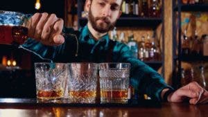 Por qué (según la ciencia) el whisky sabe mejor si lo mezclas con agua