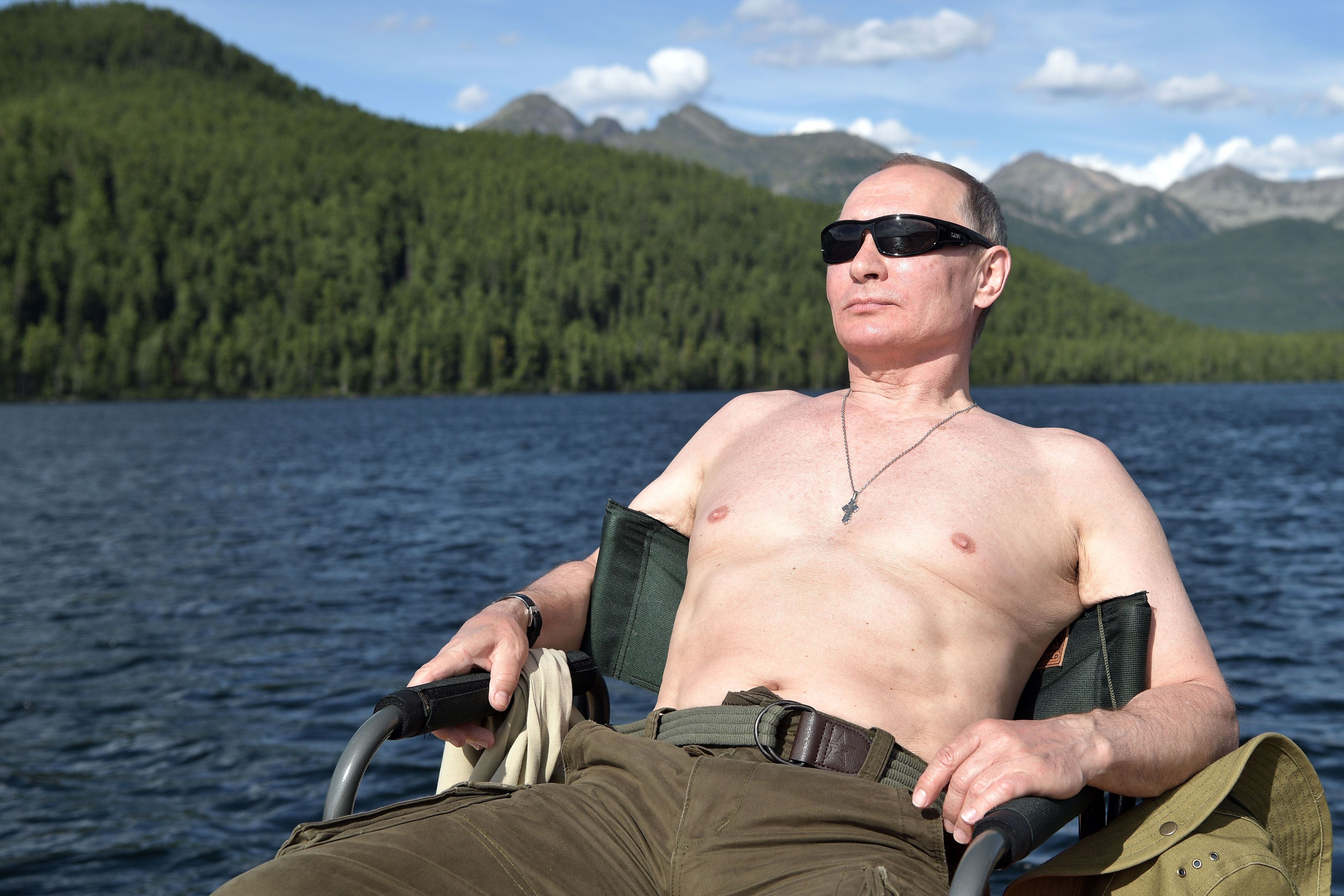 Y Putin se volvió a quitar la camiseta