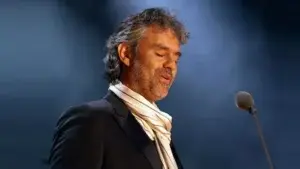 Tenor italiano Andrea Bocelli cancela dos conciertos en España por bronquitis