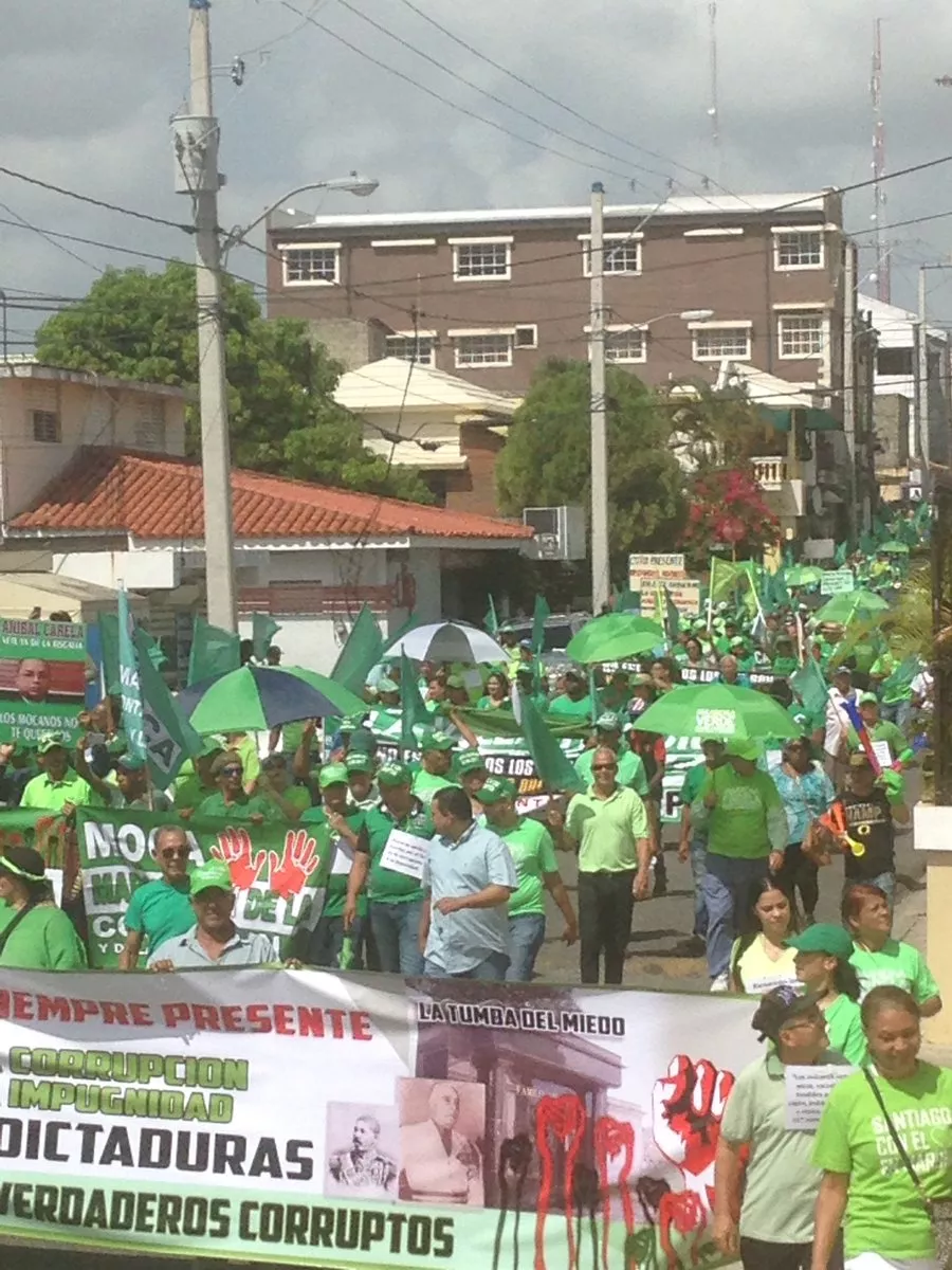 Moca se tiñe de verde en el Día de la Restauración para pedir fin de la impunidad