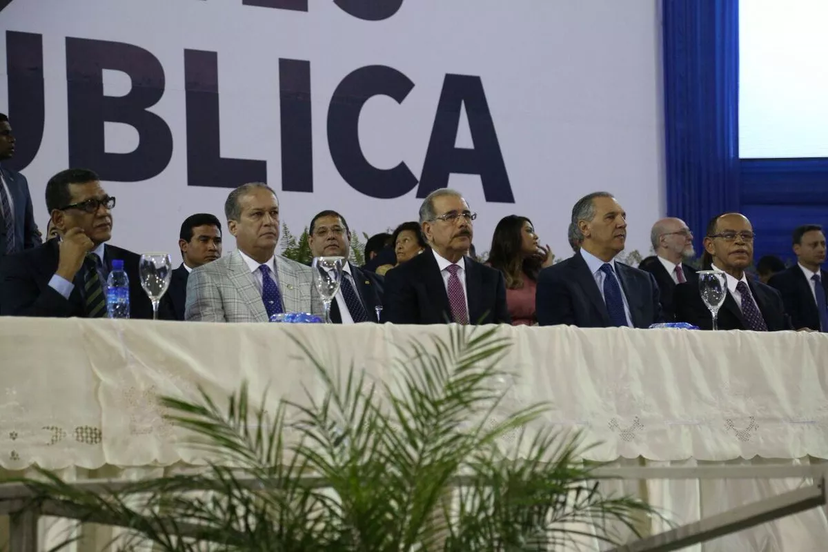 Danilo Medina encabeza acto de juramentación de Comisiones de Ética Pública