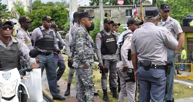 La Policía rastrea zonas Santo Domingo Oeste en busca de banda ha matado varios agentes