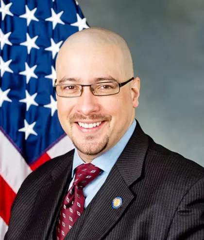 senador-ny-lamenta-concejal-no-acudiera-debatir-problemas-afecta-su-gente