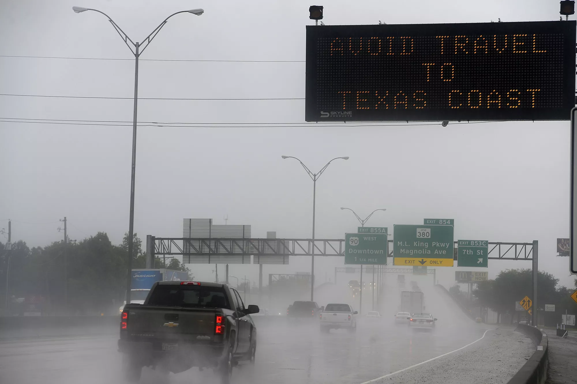 Gobernador de Texas alerta de “inundaciones históricas” por el huracán Harvey