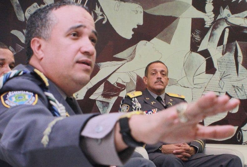 Jefe de la Policía afirma desarrolla plan para combatir feminicidios por agentes
