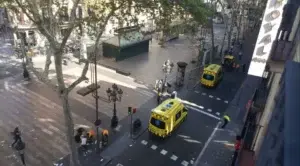 Al menos un muerto y veinte heridos en atropello masivo en Barcelona