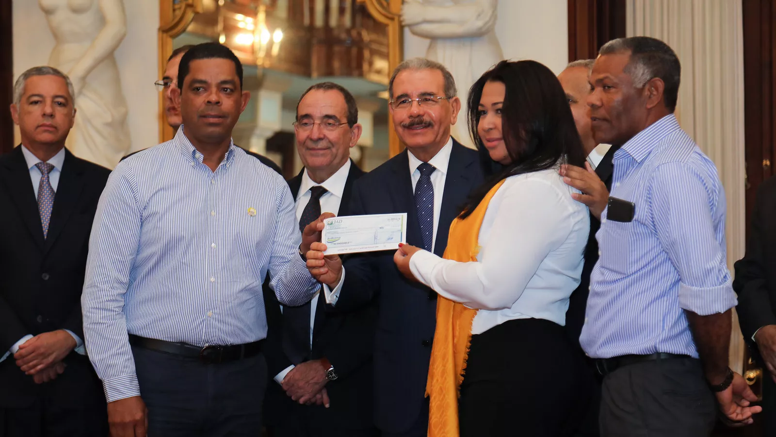 Danilo Medina entrega  RD$174. 5 millones a 30 nuevas organizaciones rurales