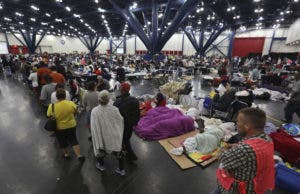 Se inunda refugio para afectados por Harvey en Texas