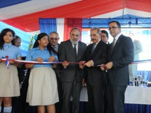 Presidente Danilo Medina entrega un centro educativo en Valverde