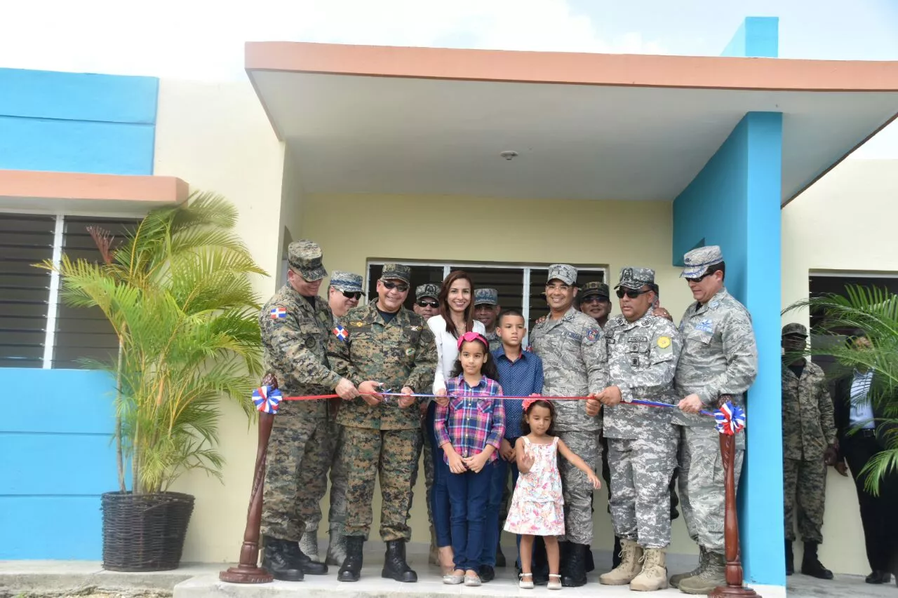 Ministerio de Defensa entrega 100 viviendas a soldados