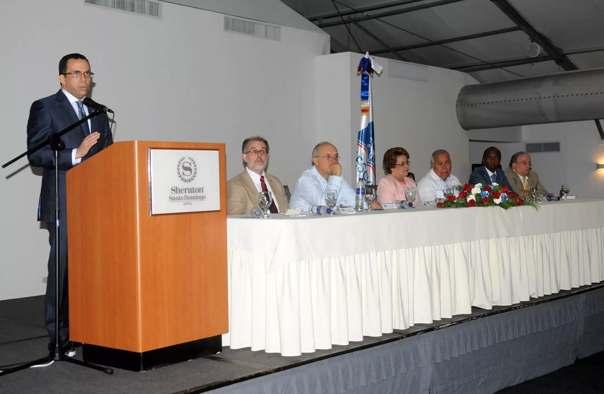 Andrés Navarro afirma programa de formación docente de excelencia avanza