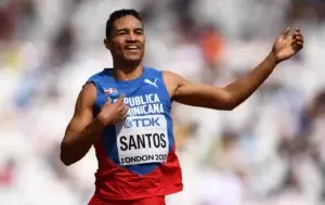 Juander Santos, hermano de Luguelín, pasa a semifinales de 400 metros  vallas