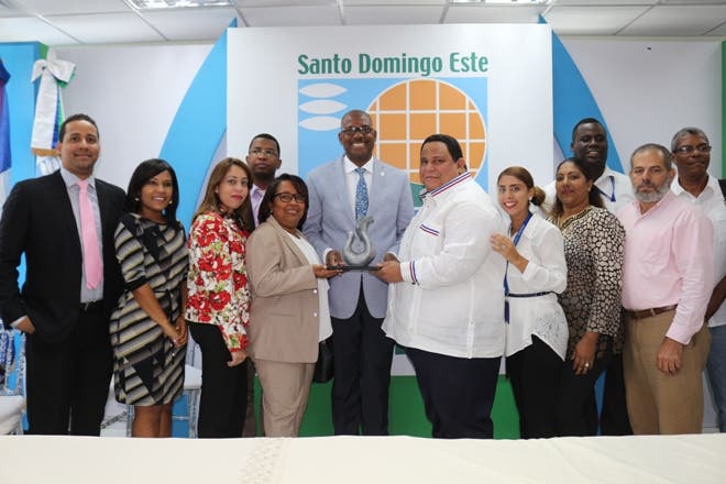 Alcaldía Santo Domingo Este galardonada con Premio Latinoamericano al Buen Gobierno Municipal 2017