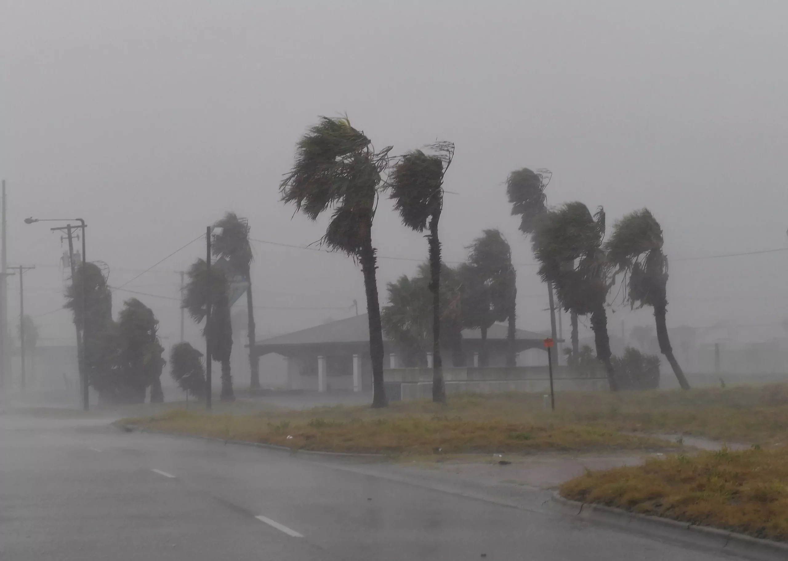 Harvey se degrada a categoría 1 sobre Texas donde deja fuertes lluvias