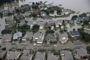 Trump dará un millón de dólares de su fortuna personal a afectados por Harvey