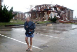 Al menos dos muertos al paso de la tormenta Harvey por Texas