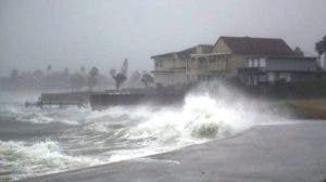 Harvey deja en EEUU ciudades devastadas y la amenaza de fuertes inundaciones