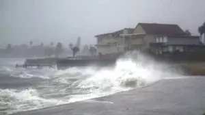 Harvey deja en EEUU ciudades devastadas y la amenaza de fuertes inundaciones