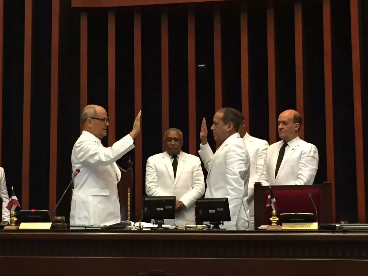 Reinaldo Pared es juramentado como presidente del Senado para el período 2017-2018