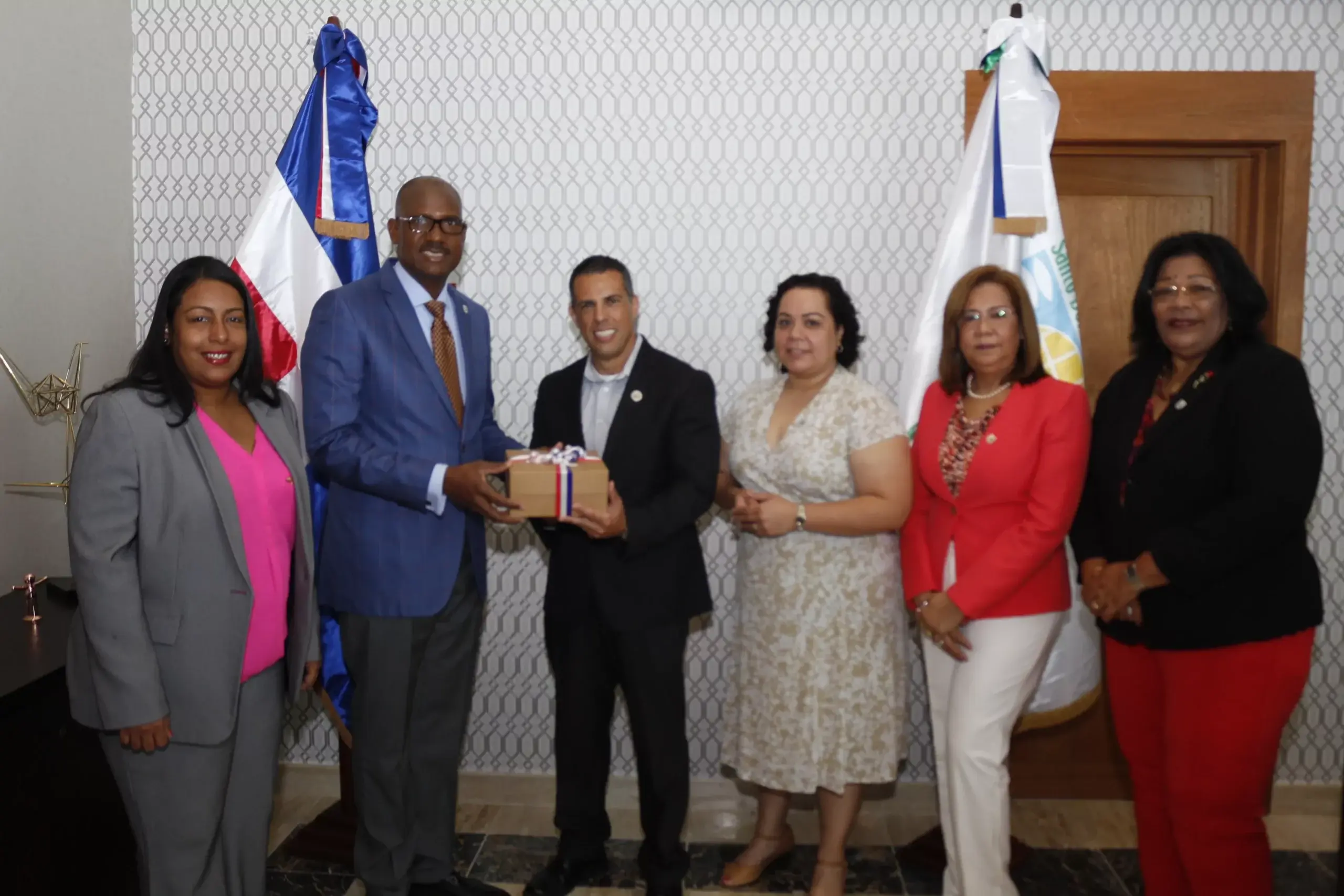 Alcalde de Santo Domingo Este se reúne con delegación de Texas