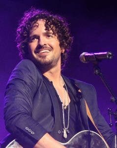 Tommy Torres es aplaudido