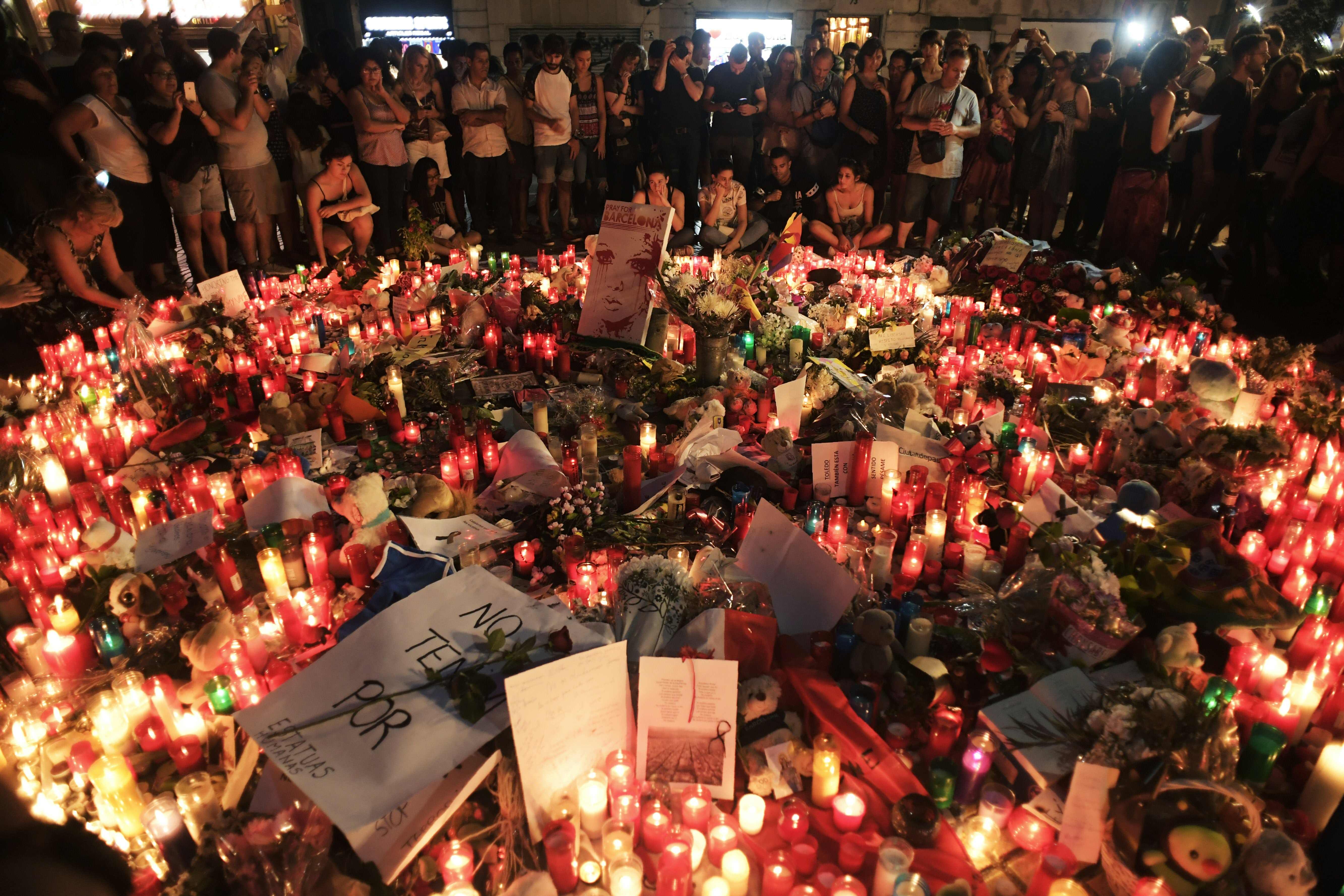 Con minuto de silencio América rinde homenaje a víctimas de ataques en España