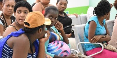 Migración admite ha deportado a “cientos” de haitianas embarazadas en los últimos días