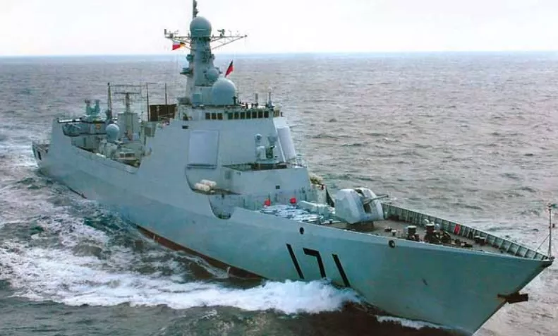 Navíos de guerra de China avanzan hacia la península.