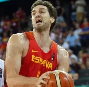 Pau Gasol supera a Tony Parker como mayor anotador