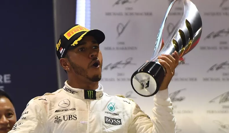 Hamilton gana GP de Singapur