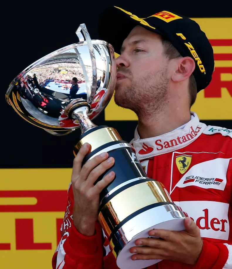 Vettel lucha por volver a la cima