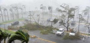 El huracán María baja a categoría 4 pero sigue peligroso cerca de Puerto Rico