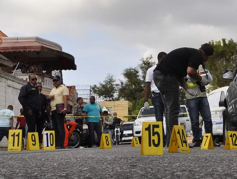 Dos civiles mueren en medio de un ataque a tiros en Santo Domingo Este