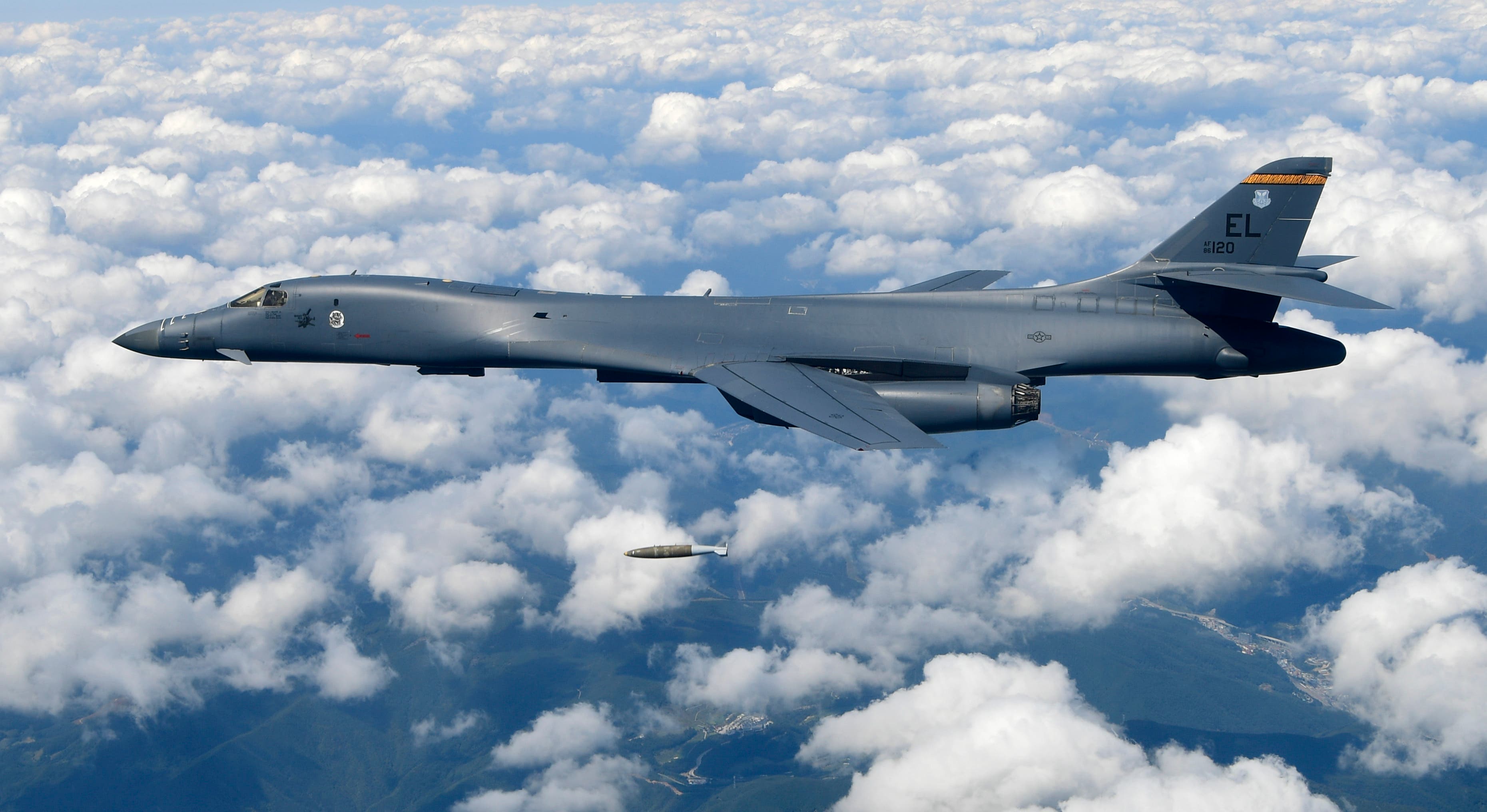 EEUU sobrevuela la península de Corea con potentes aviones