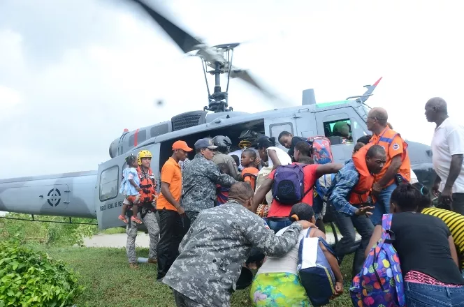 FARD realiza rescates y evacuaciones de emergencia en Monte Plata