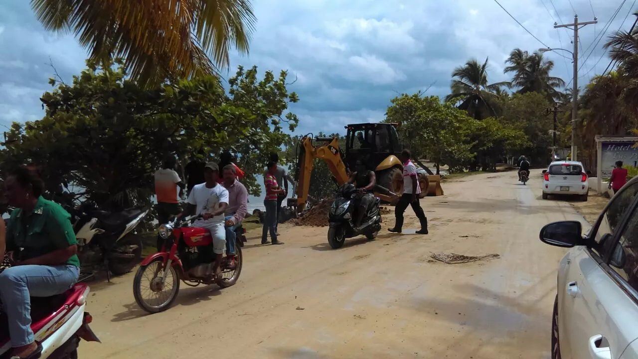 Nagua y Samaná se apresuran a recuperar normalidad tras el paso del huracán Irma