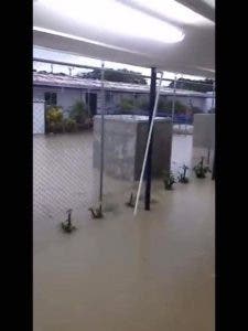 Área de oficina de Punta Catalina inundada. 