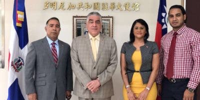 Taiwán entrena dominicanos en e-comerce; embajador Soto Jiménez los recibe en Taipei