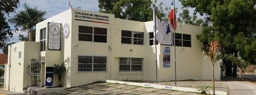 Colegio de Abogados entrega padrón electoral a candidatos