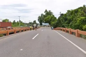 Puente Burende, en La Vega, comienza a colapsar tras daños provocados por el huracán María