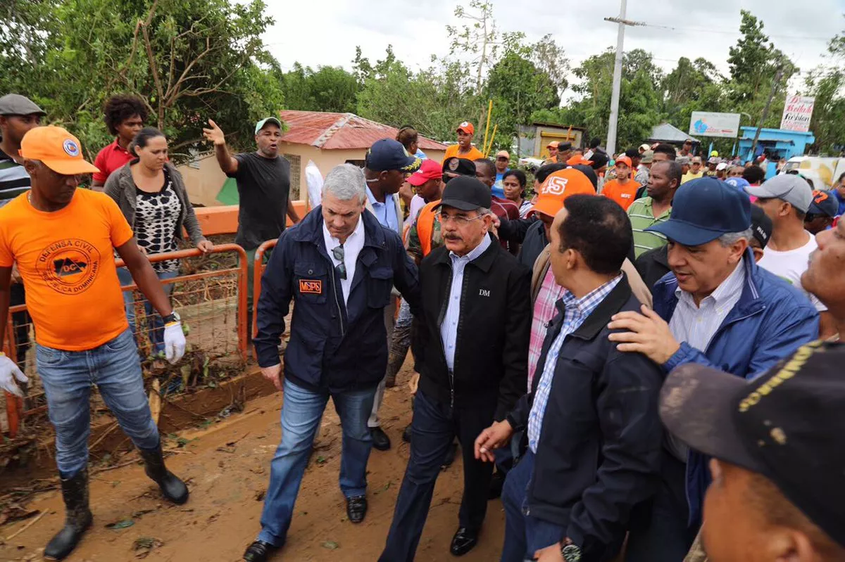 Presidente Danilo Medina supervisa daños provocados por huracán María en el Este