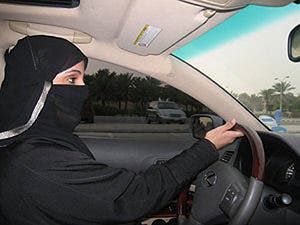 Arabia Saudita autorizará a las mujeres a conducir