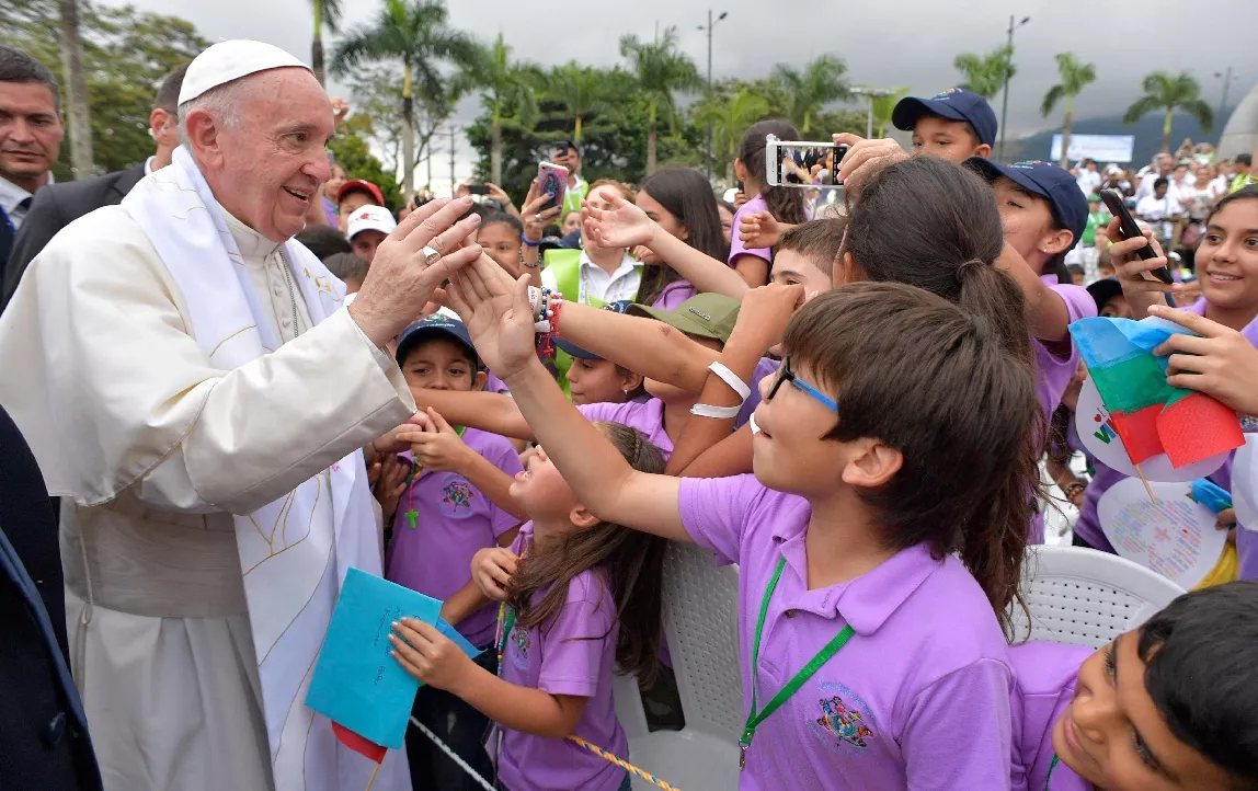 El papa viaja a Medellín a pedir compromiso contra violencia