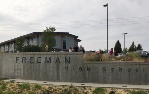 Un muerto y tres heridos deja un tiroteo en escuela en Washington