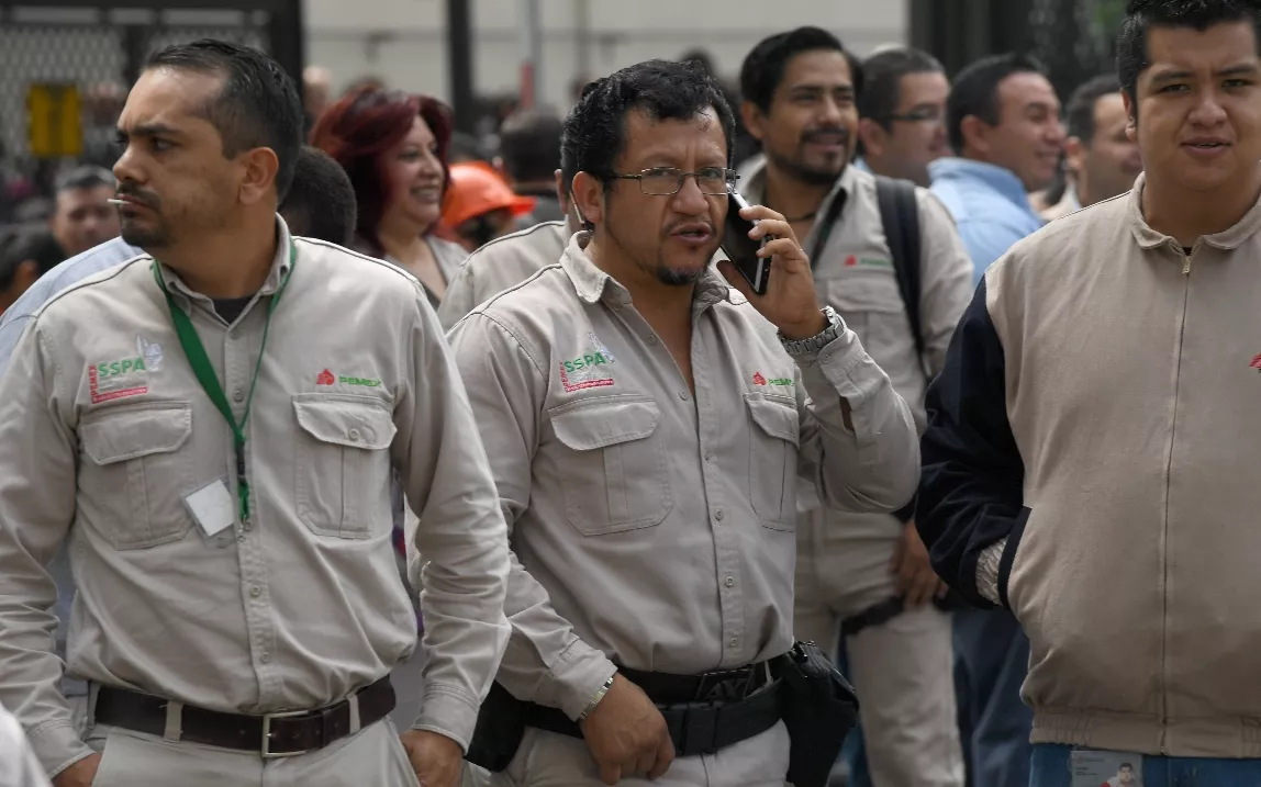 Evacúan sede de petrolera mexicana Pemex por falsa amenaza de bomba