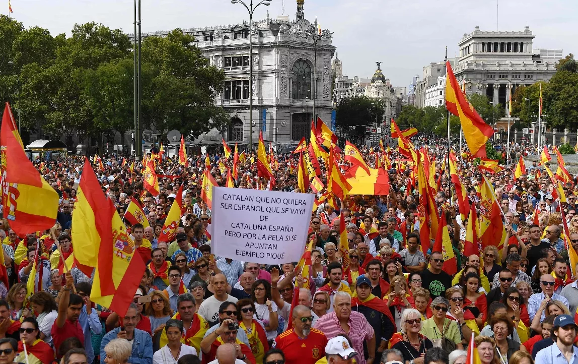 Miles de manifestantes en España defienden la unidad nacional