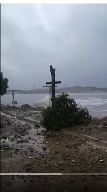 Video: En el barrio Playa Oeste, Puerto Plata residentes esperan condiciones empeoren para acudir a albergues