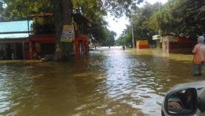 Crecida río Yaque del Norte mantiene imposibilitado el tránsito entre Castañuelas y Las Matas de Santa Cruz