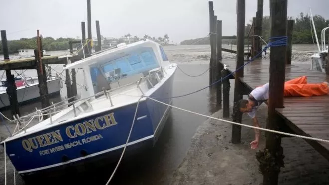 Por qué se retira misteriosamente el agua del mar antes de la llegada del poderoso huracán Irma